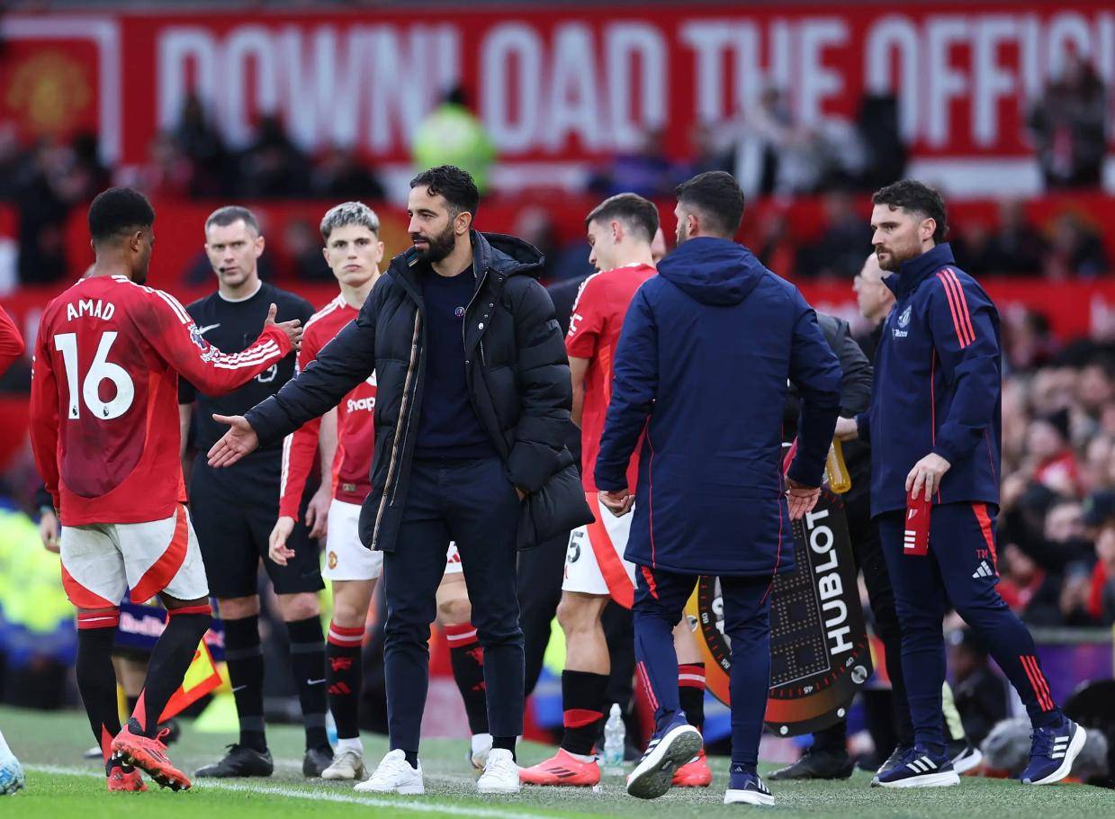 6250万英镑！曼联夏窗首签敲定，巴西国脚接近加盟，5人将被清洗